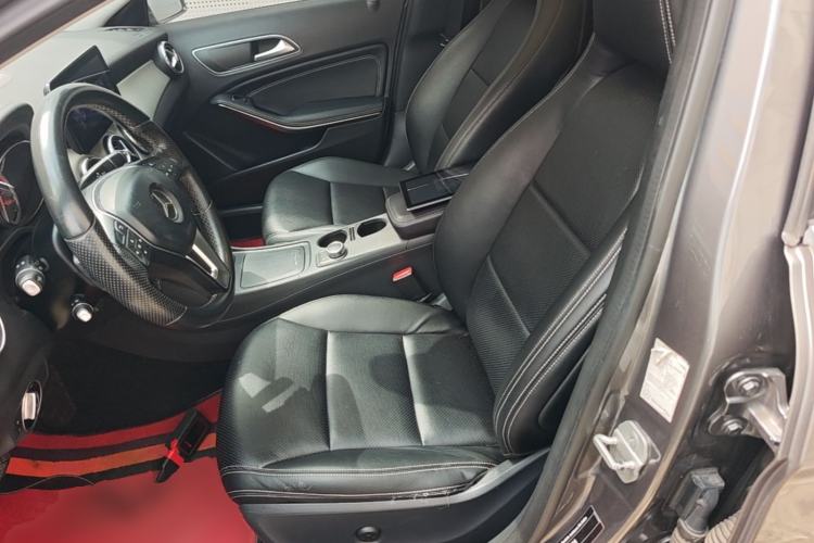 Used Mercedes-Benz GLA 2015 GLA 200 Fashion Model Left Front Seat