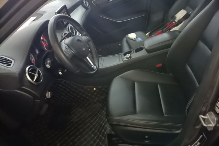 Used Mercedes-Benz GLA 2015 GLA 220 4MATIC Fashion Model Left Front Seat