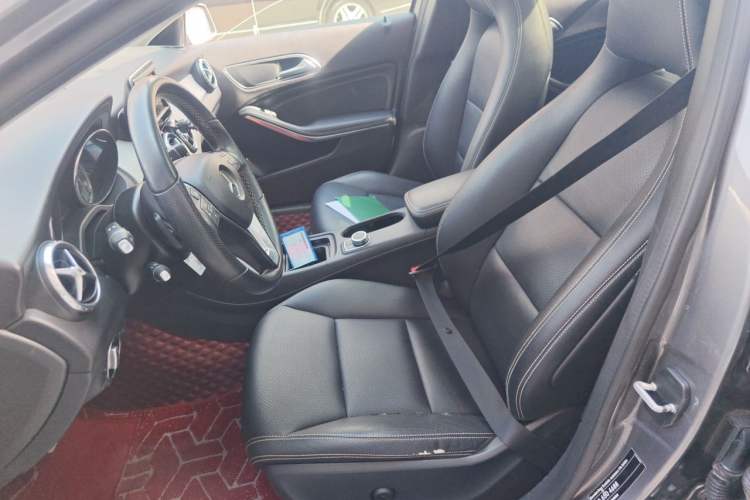 Used Mercedes-Benz GLA 2015 GLA 200 Sport Edition Left Front Seat