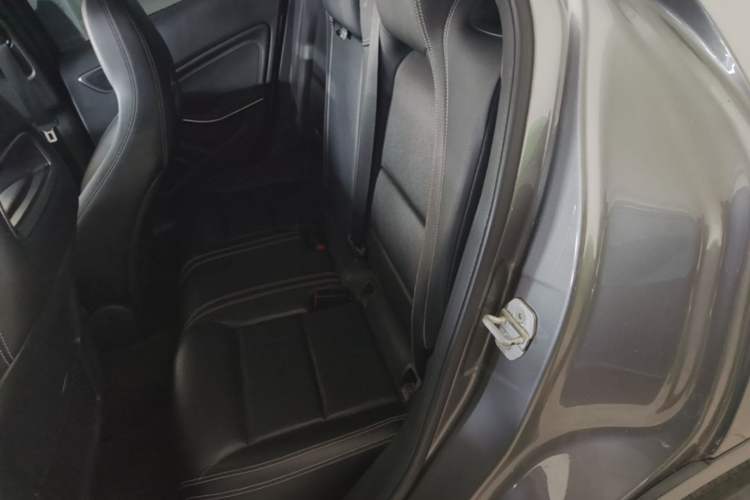 Used Mercedes-Benz GLA 2015 GLA 200 Fashion Model Left Rear Seat