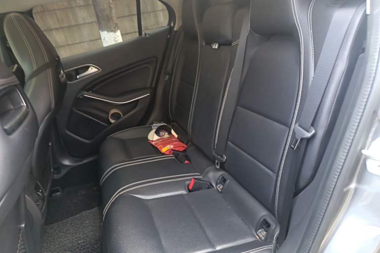 Used Mercedes-Benz GLA 2015 GLA 220 4MATIC Fashion Model Left Rear Seat