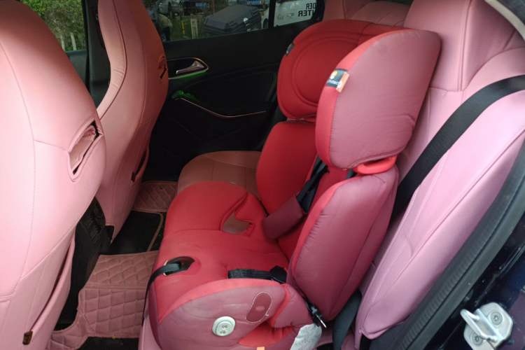 Used Mercedes-Benz GLA 2015 GLA 220 4MATIC Fashion Model Left Rear Seat