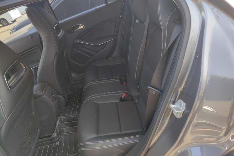 Used Mercedes-Benz GLA 2015 GLA 220 4MATIC Fashion Model Left Rear Seat