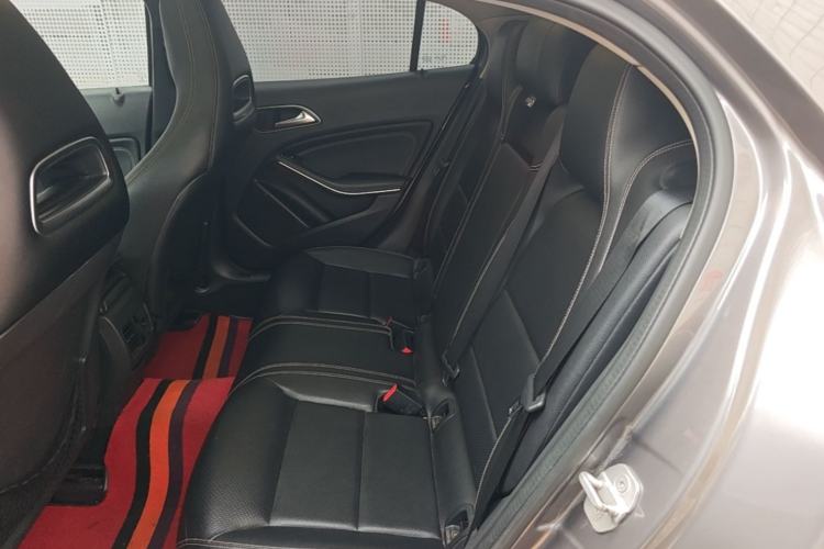 Used Mercedes-Benz GLA 2015 GLA 200 Fashion Model Left Rear Seat