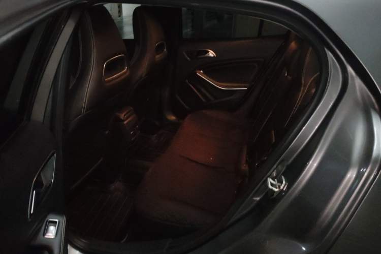 Used Mercedes-Benz GLA 2015 GLA 200 Fashion Model Left Rear Seat