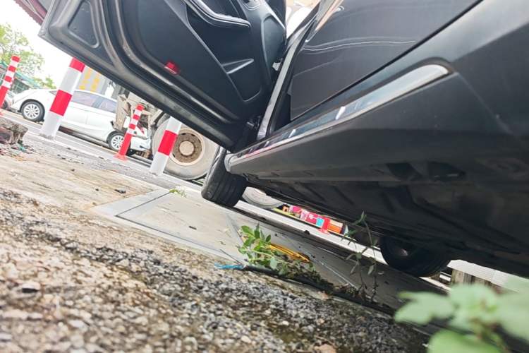 Used Mercedes-Benz GLA 2015 GLA 200 Fashion Model Left Side Sill