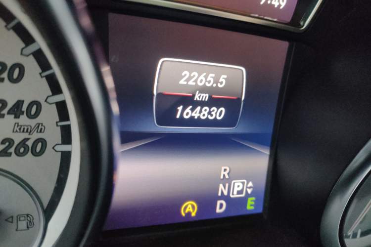Used Mercedes-Benz GLA 2015 GLA 200 Fashion Model Odometer Close Up