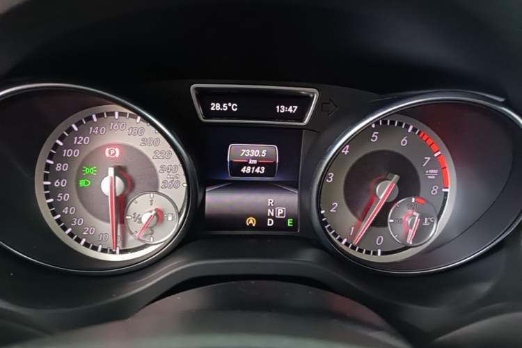 Used Mercedes-Benz GLA 2015 GLA 200 Sport Edition Odometer Close Up