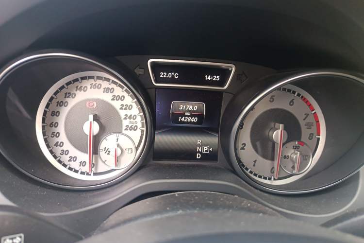 Used Mercedes-Benz GLA 2015 GLA 220 4MATIC Fashion Model Odometer Close Up
