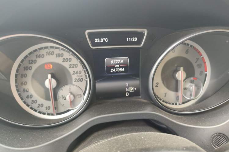 Used Mercedes-Benz GLA 2015 GLA 200 Fashion Model Odometer Close Up