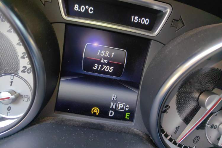 Used Mercedes-Benz GLA 2015 GLA 220 4MATIC Fashion Model Odometer Close Up