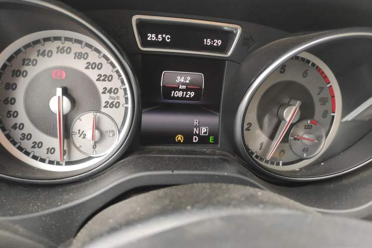 Used Mercedes-Benz GLA 2015 GLA 200 Sport Edition Odometer Close Up