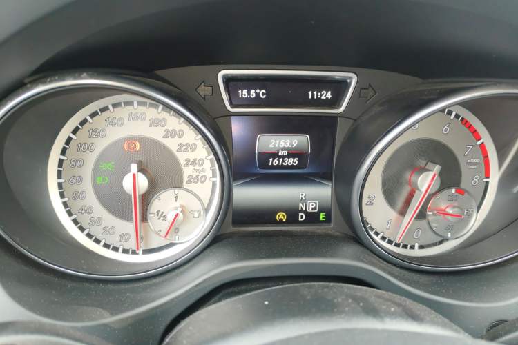 Used Mercedes-Benz GLA 2015 GLA 200 Fashion Model Odometer Close Up