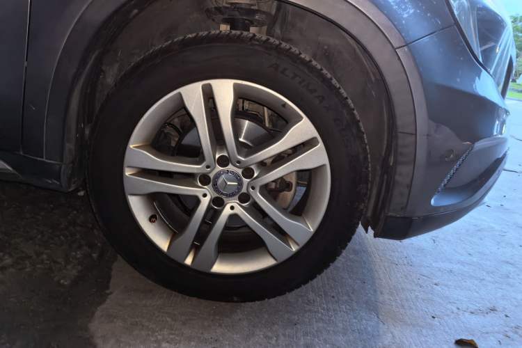 Used Mercedes-Benz GLA 2015 GLA 200 Sport Edition Right Front Wheel Hub