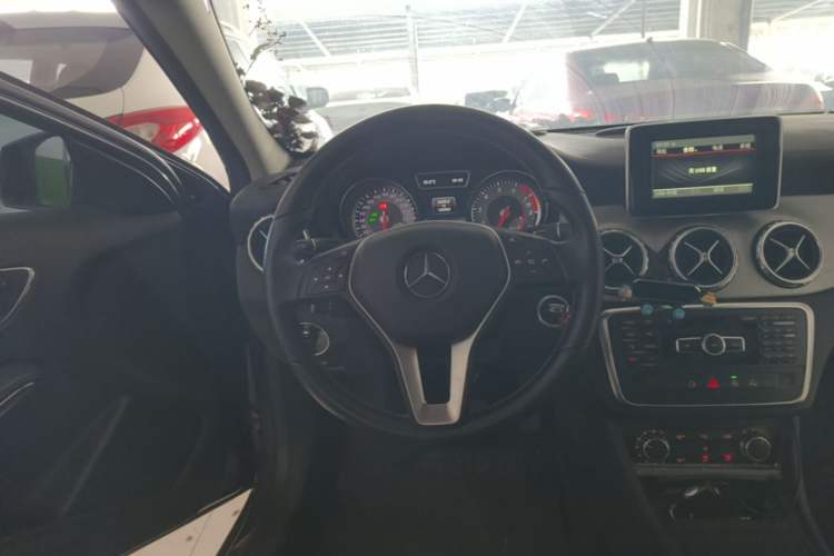 Used Mercedes-Benz GLA 2015 GLA 200 Fashion Model Steering Wheel
