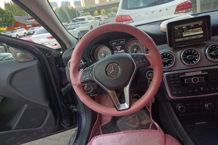 Used Mercedes-Benz GLA 2015 GLA 220 4MATIC Fashion Model Steering Wheel