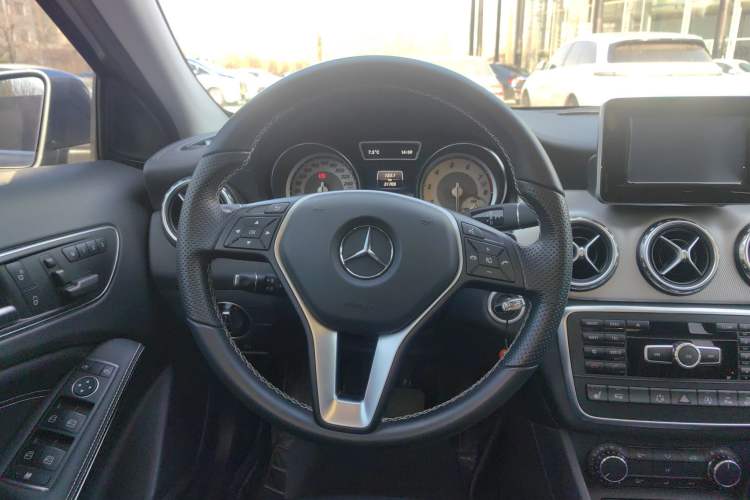 Used Mercedes-Benz GLA 2015 GLA 220 4MATIC Fashion Model Steering Wheel