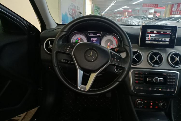 Used Mercedes-Benz GLA 2015 GLA 220 4MATIC Fashion Model Steering Wheel