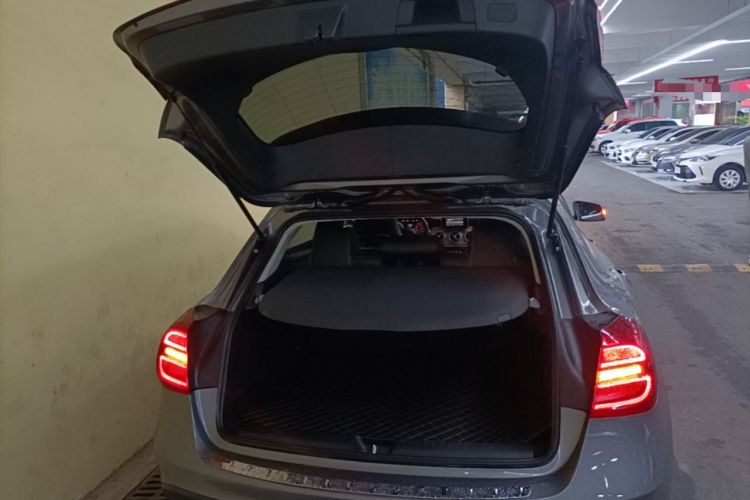 Used Mercedes-Benz GLA 2015 GLA 220 4MATIC Fashion Model Trunk