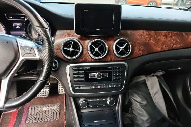 Used Mercedes-Benz GLA 2015 GLA 260 4MATIC Audio And AC Panel