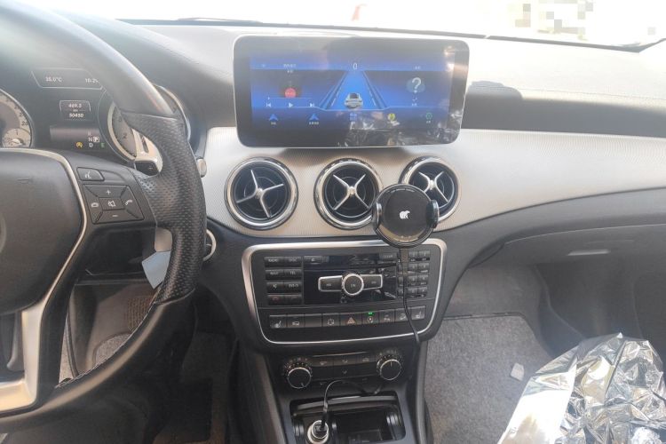 Used Mercedes-Benz GLA 2015 GLA 220 4MATIC Luxury Model Audio And AC Panel