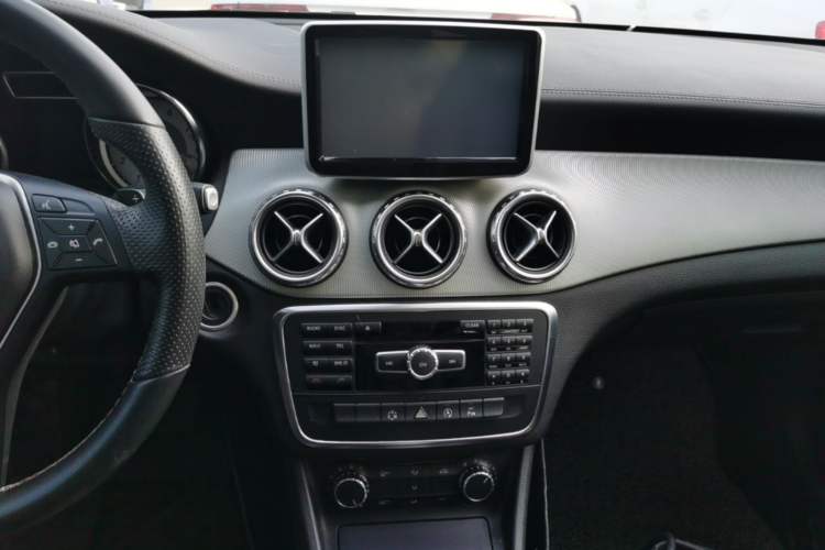 Used Mercedes-Benz GLA 2015 GLA 200 Fashion Model Audio And AC Panel