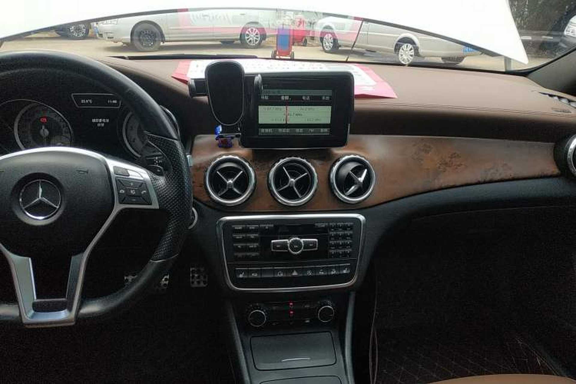 Used Mercedes-Benz GLA 2015 GLA 260 4MATIC Sport Edition Audio And AC Panel