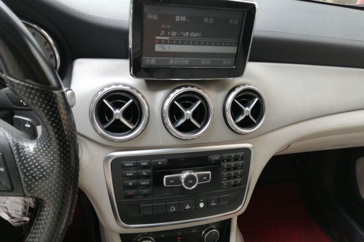 Used Mercedes-Benz GLA 2015 GLA 200 Fashion Model Audio And AC Panel