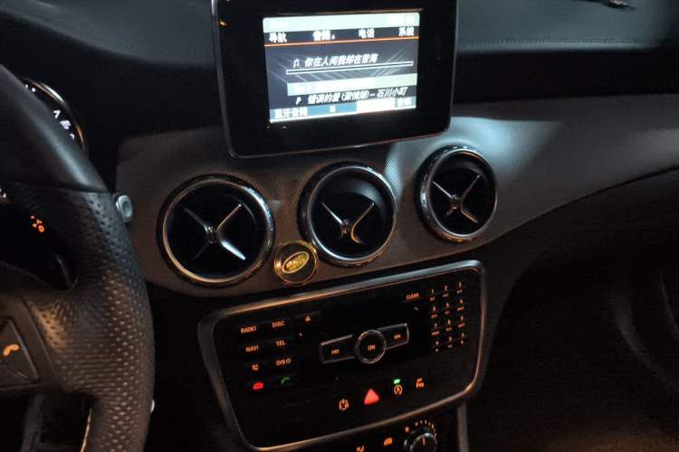 Used Mercedes-Benz GLA 2015 GLA 200 Fashion Model Audio And AC Panel