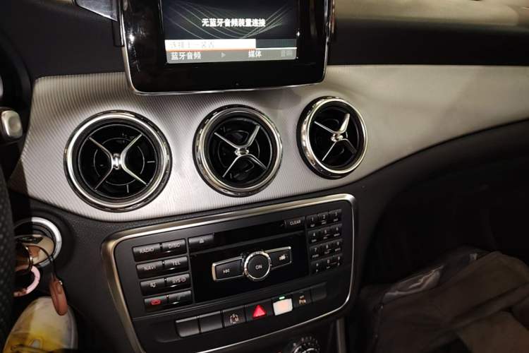 Used Mercedes-Benz GLA 2015 GLA 200 Sport Edition Audio And AC Panel