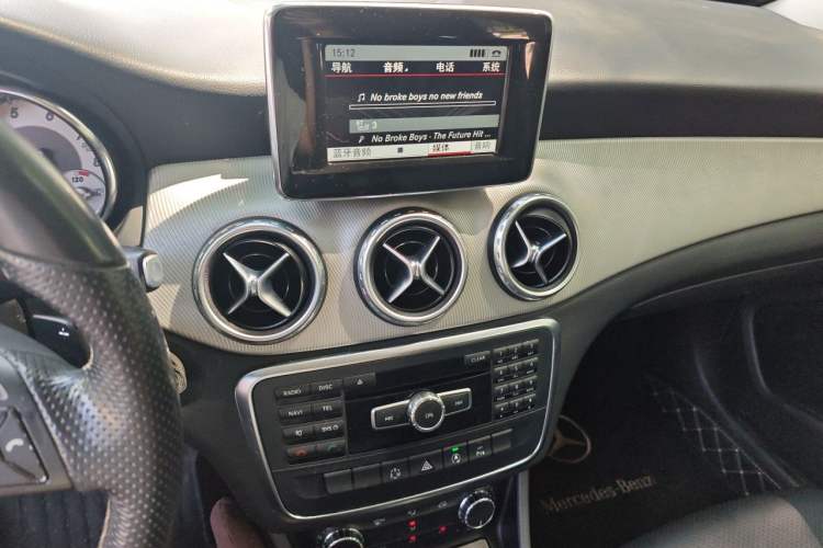 Used Mercedes-Benz GLA 2015 GLA 200 Sport Edition Audio And AC Panel