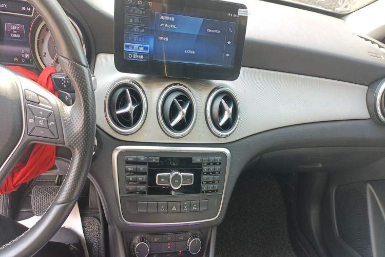 Used Mercedes-Benz GLA 2015 GLA 200 Audio And AC Panel