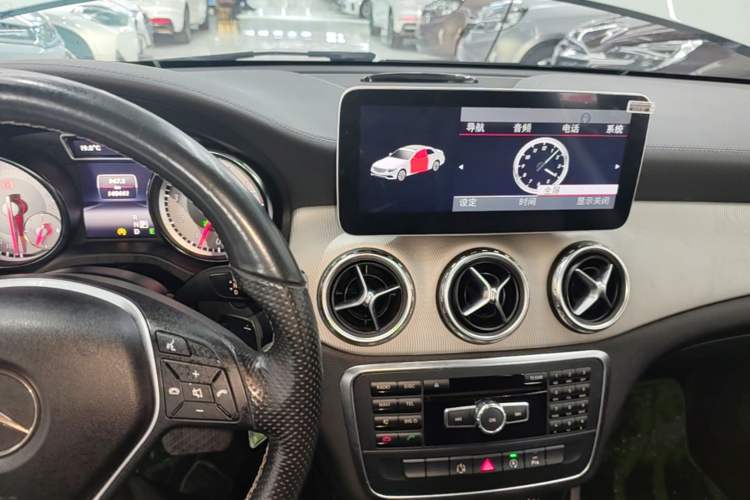 Used Mercedes-Benz GLA 2015 GLA 200 Fashion Model Audio And AC Panel