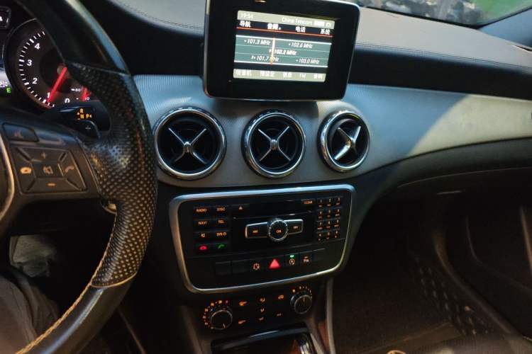 Used Mercedes-Benz GLA 2015 GLA 200 Fashion Model Audio And AC Panel