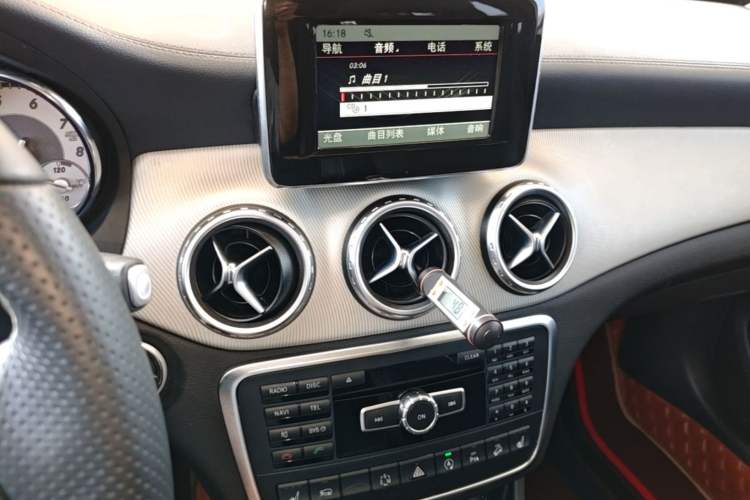 Used Mercedes-Benz GLA 2015 GLA 220 4MATIC Fashion Model Audio And AC Panel