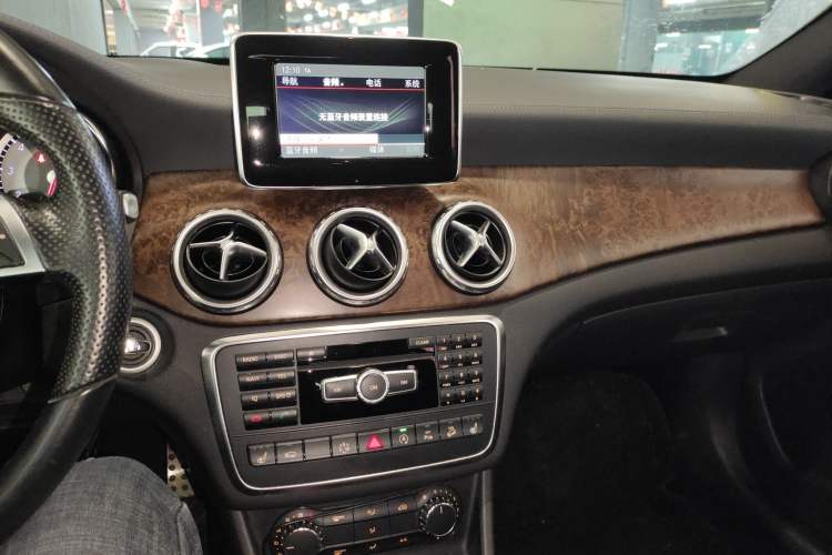Used Mercedes-Benz GLA 2015 GLA 260 4MATIC Audio And AC Panel