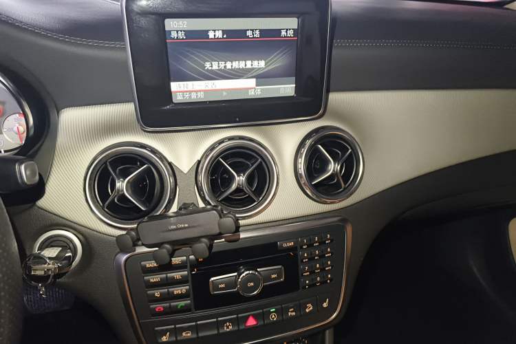 Used Mercedes-Benz GLA 2015 GLA 220 4MATIC Fashion Model Audio And AC Panel