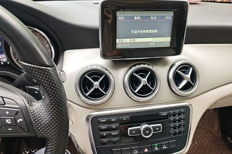 Used Mercedes-Benz GLA 2015 GLA 200 Sport Edition Audio And AC Panel