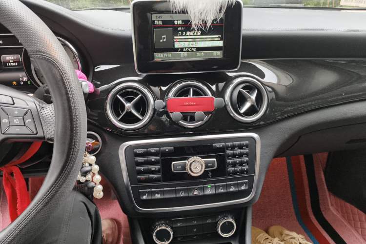Used Mercedes-Benz GLA 2015 GLA 220 4MATIC Luxury Model Audio And AC Panel