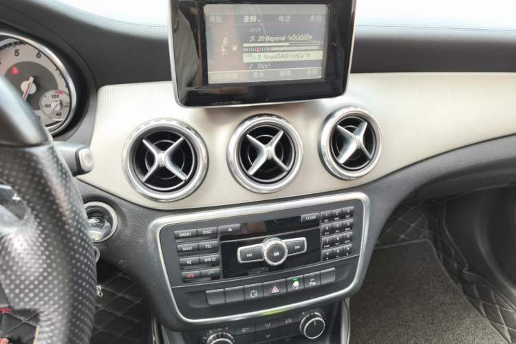 Used Mercedes-Benz GLA 2015 GLA 200 Fashion Model Audio And AC Panel