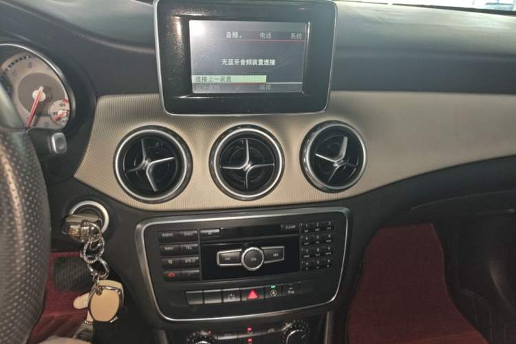 Used Mercedes-Benz GLA 2015 GLA 200 Sport Edition Audio And AC Panel