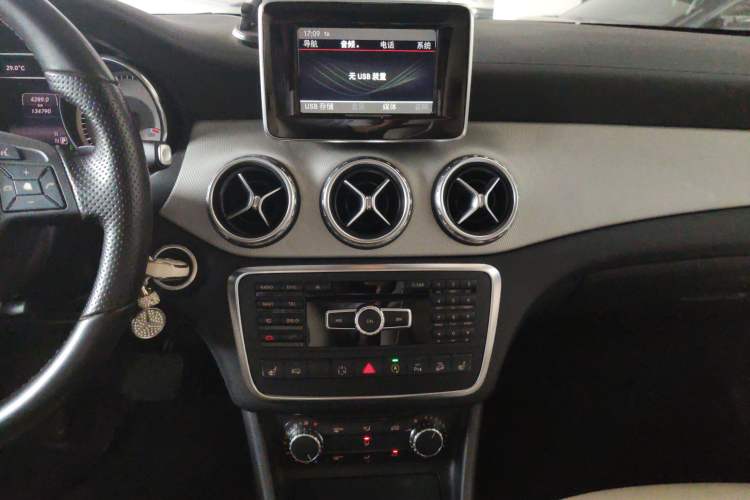 Used Mercedes-Benz GLA 2015 GLA 220 4MATIC Luxury Model Audio And AC Panel