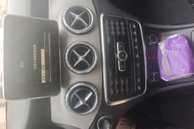 Used Mercedes-Benz GLA 2015 GLA 220 4MATIC Fashion Model Audio And AC Panel