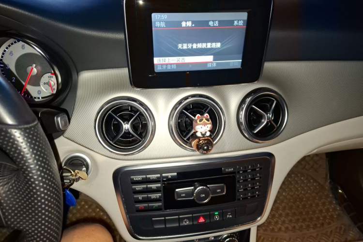 Used Mercedes-Benz GLA 2015 GLA 200 Sport Edition Audio And AC Panel