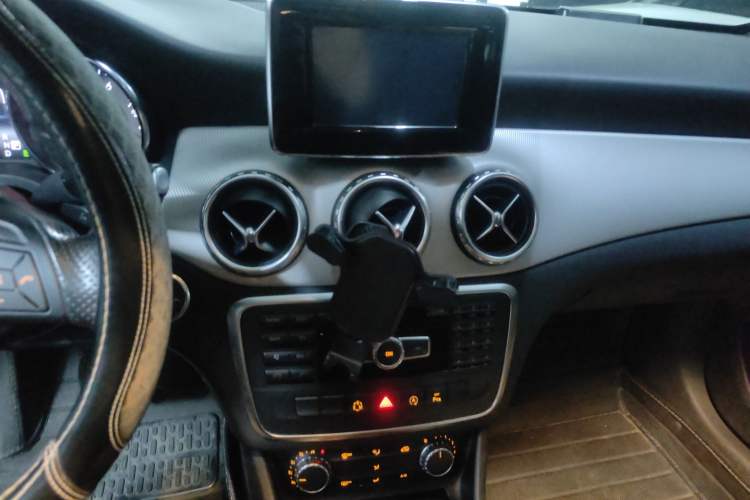 Used Mercedes-Benz GLA 2015 GLA 200 Audio And AC Panel