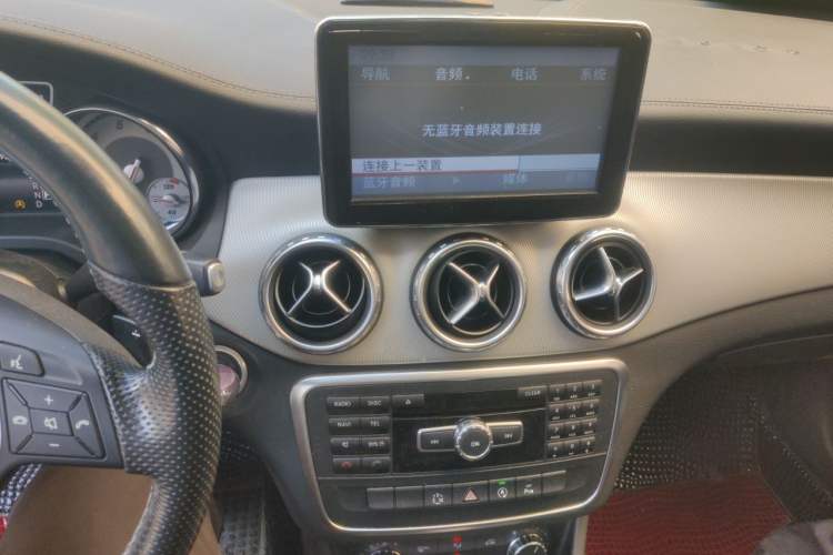 Used Mercedes-Benz GLA 2015 GLA 200 Fashion Model Audio And AC Panel
