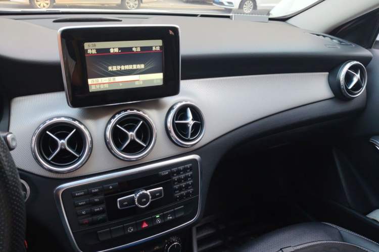 Used Mercedes-Benz GLA 2015 GLA 200 Sport Edition Audio And AC Panel
