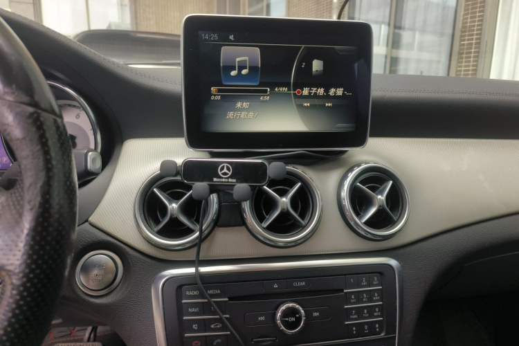 Used Mercedes-Benz GLA 2015 GLA 220 4MATIC Fashion Model Audio And AC Panel