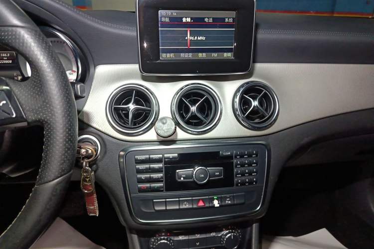 Used Mercedes-Benz GLA 2015 GLA 200 Fashion Model Audio And AC Panel