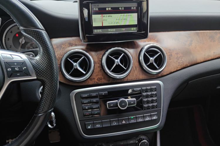 Used Mercedes-Benz GLA 2015 GLA 260 4MATIC Audio And AC Panel